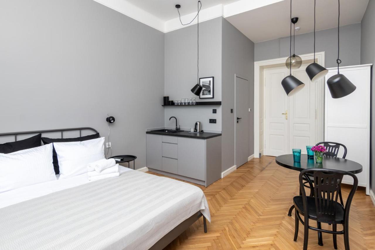Barbacan Suites - Old Town Apartments - By Upstairs Kraków Zewnętrze zdjęcie