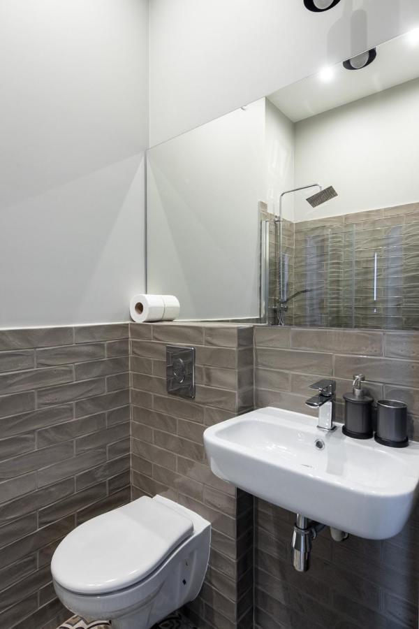 Barbacan Suites - Old Town Apartments - By Upstairs Kraków Zewnętrze zdjęcie