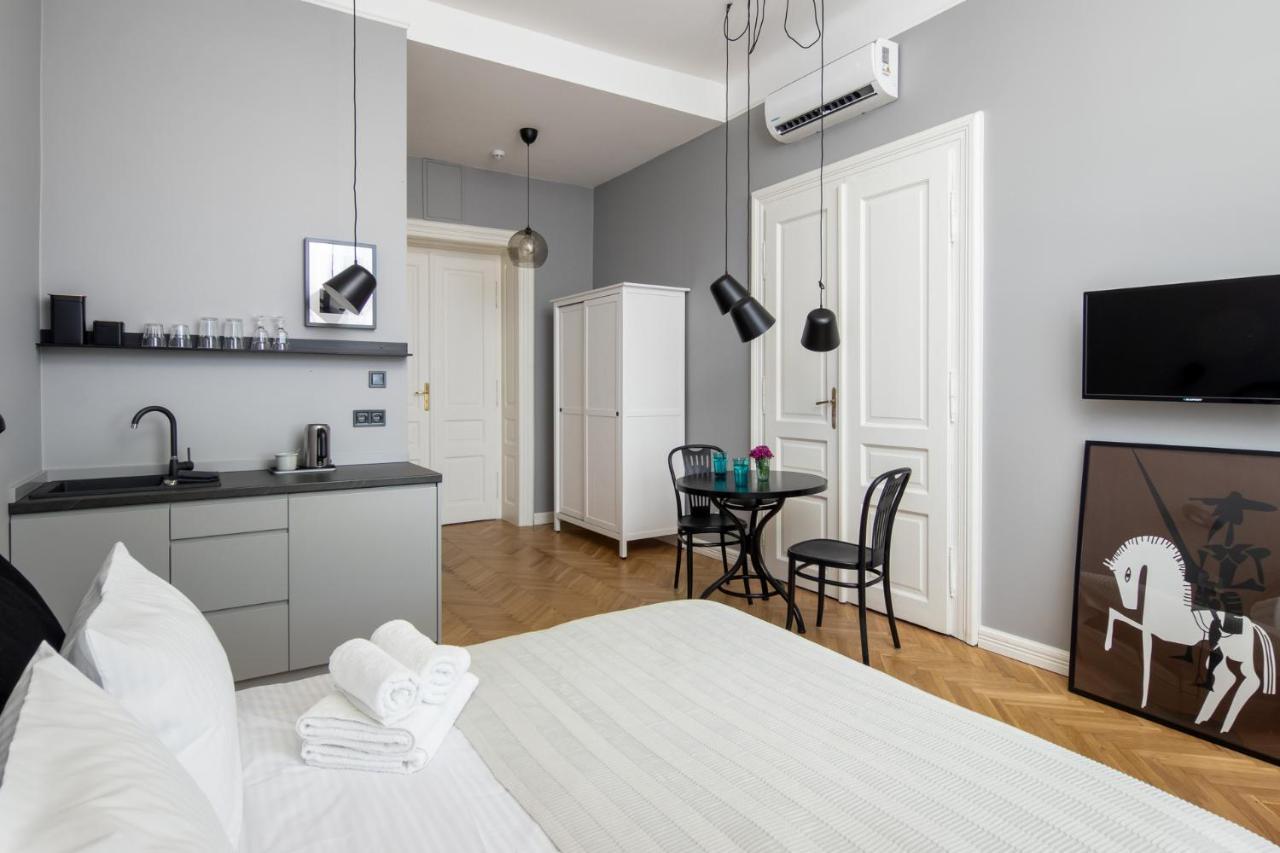 Barbacan Suites - Old Town Apartments - By Upstairs Kraków Zewnętrze zdjęcie